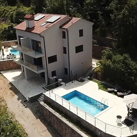Aduros Bayview Apartment Dobrec